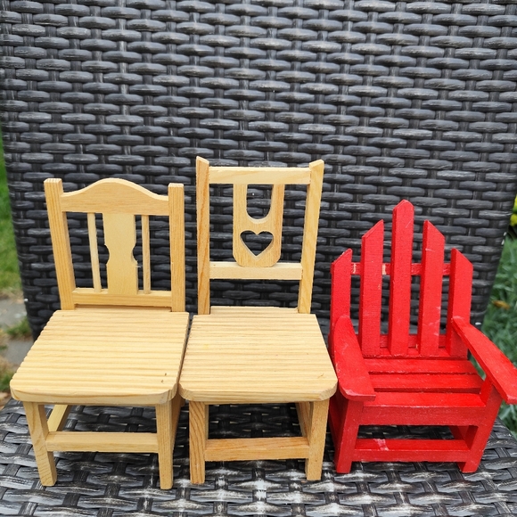 4/$50⭐️3 pcs Miniature chairs - Picture 1 of 8
